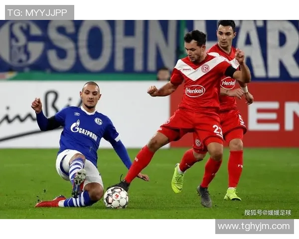 皮尔森与桑德捷的激烈对决揭示足球战术与团队协作的精彩瞬间